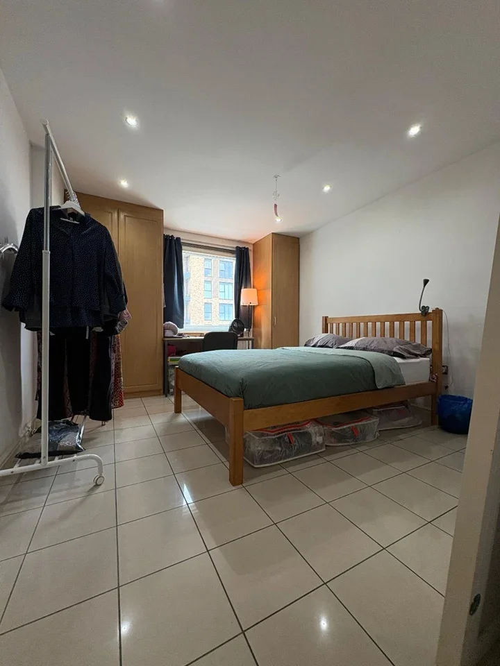 Flat Prince Regent Road in Greater London