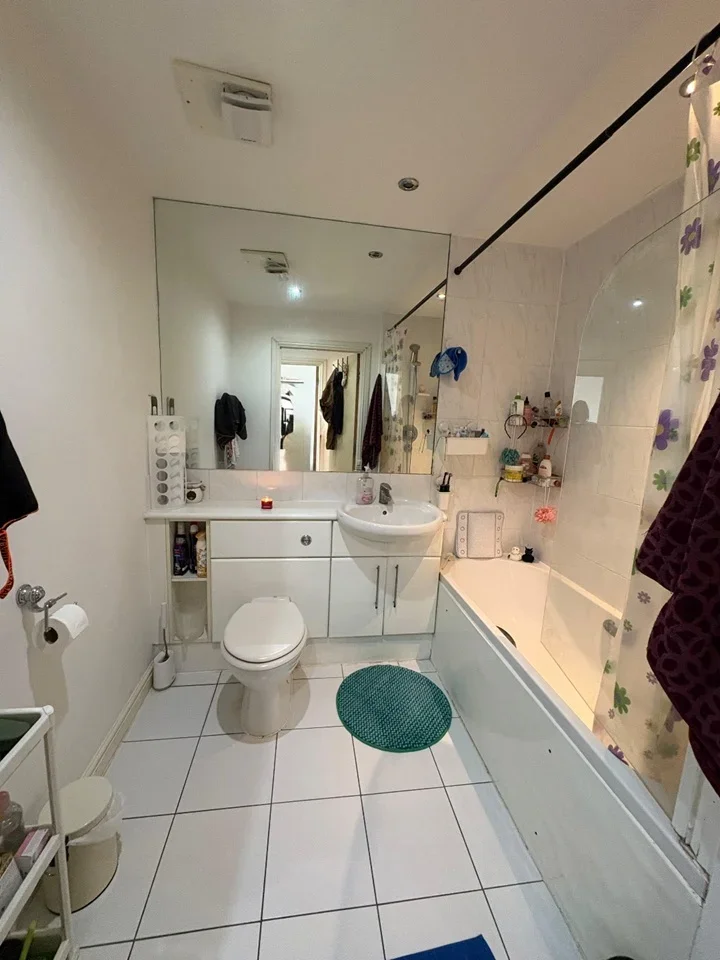 Flat Prince Regent Road in Greater London