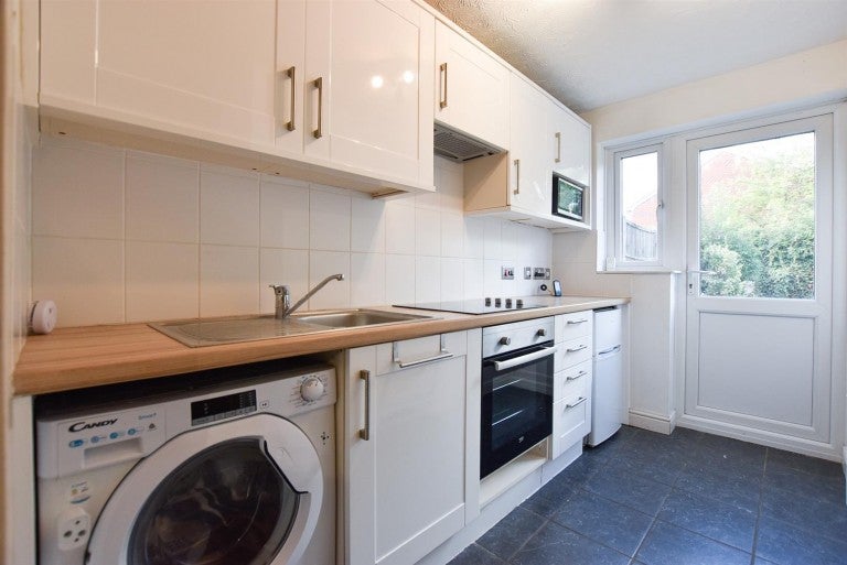 Flat Hawkes Road in Tonbridge and Malling
