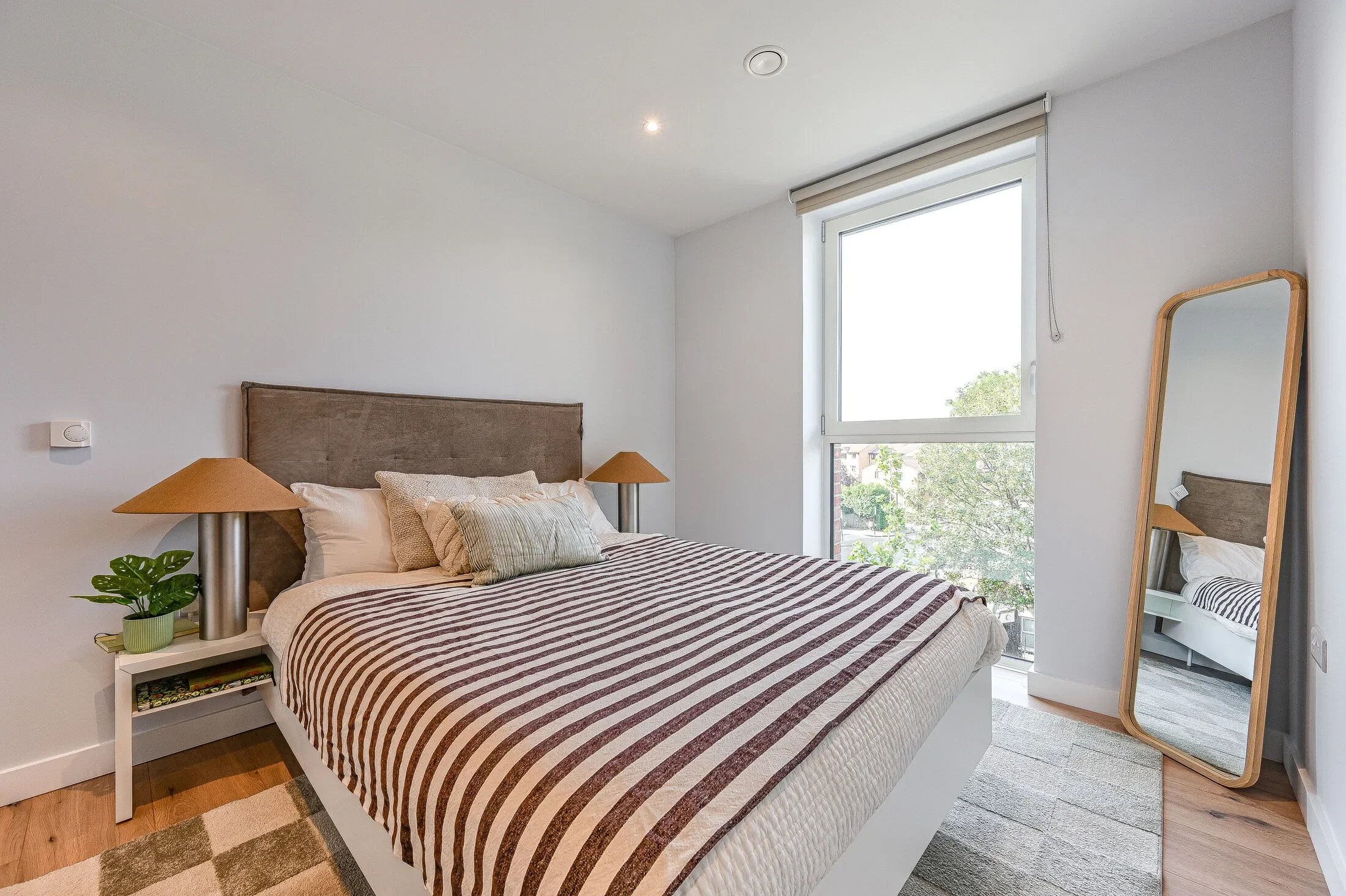 Flat Timberyard Street in Greater London