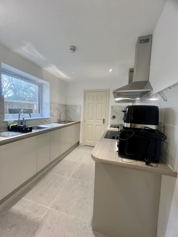 Room New Cross Road in Greater London