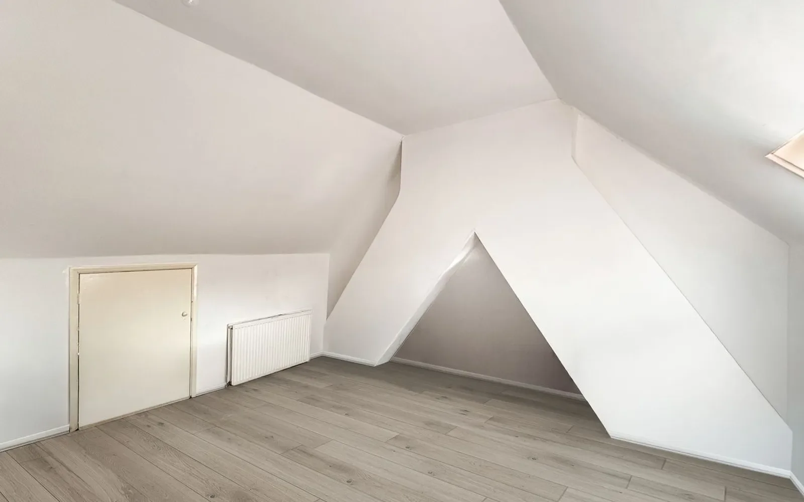 Flat Radnor Road in Greater London