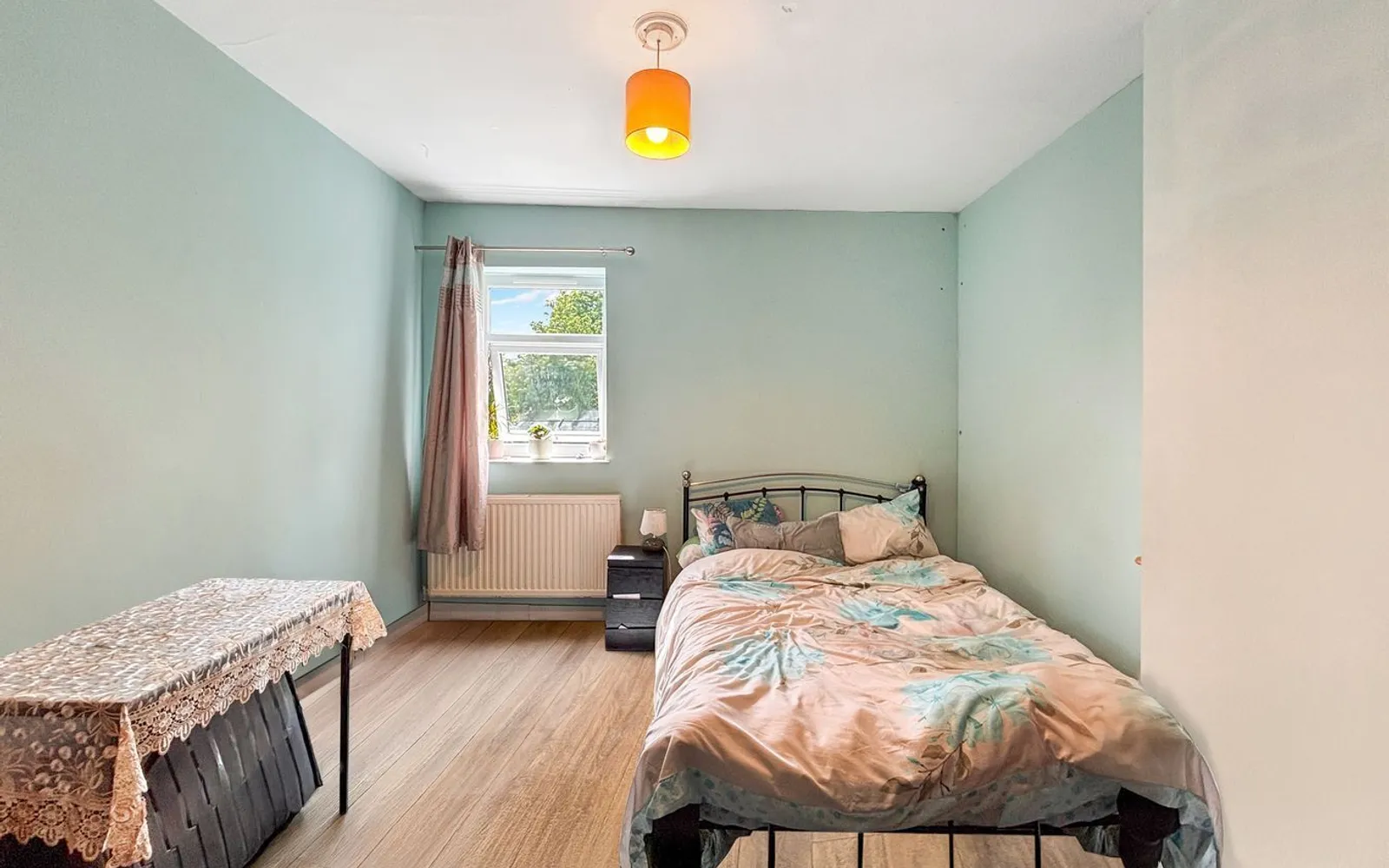Flat Radnor Road in Greater London