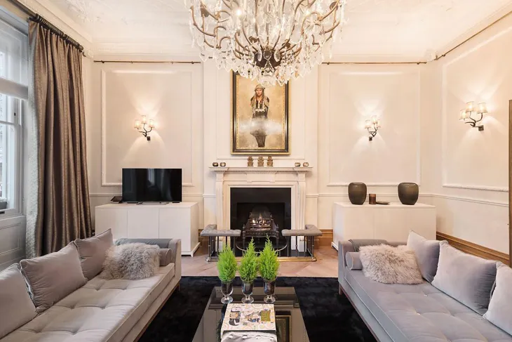 Flat Pont Street in Greater London