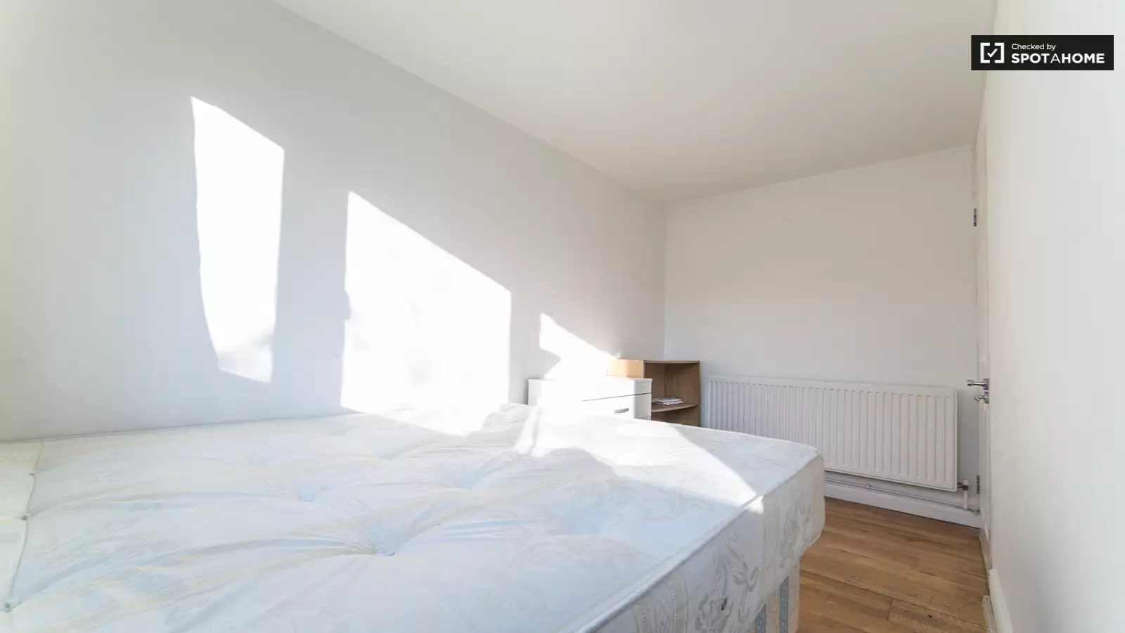 Flat Prince John Road in Greater London