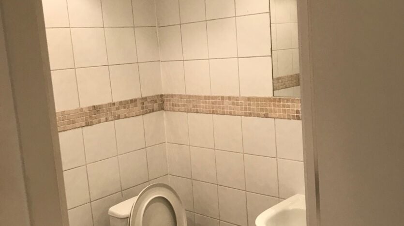 Flat Penywern Road in Greater London
