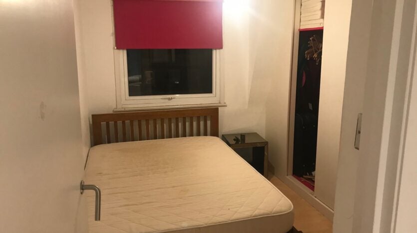 Flat Penywern Road in Greater London