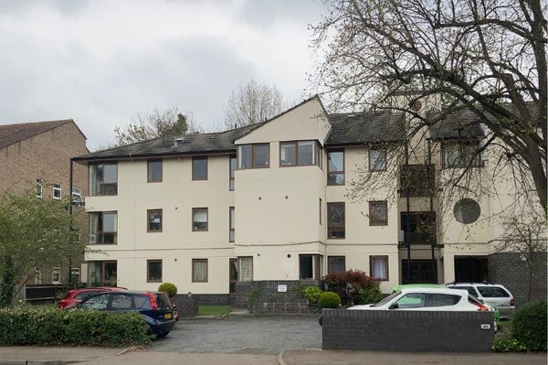 Flat Albemarle Road in London