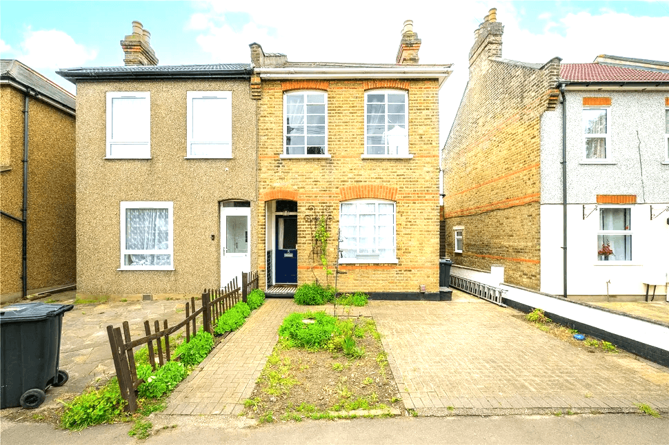 House Glebe Crescent in Chelmsford