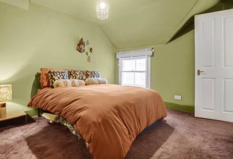 Room Ickburgh Road in Greater London
