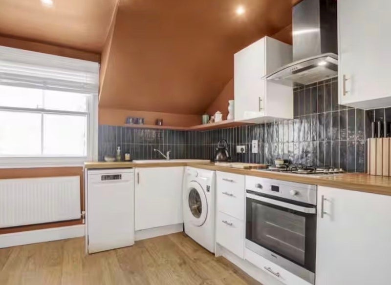 Room Ickburgh Road in Greater London