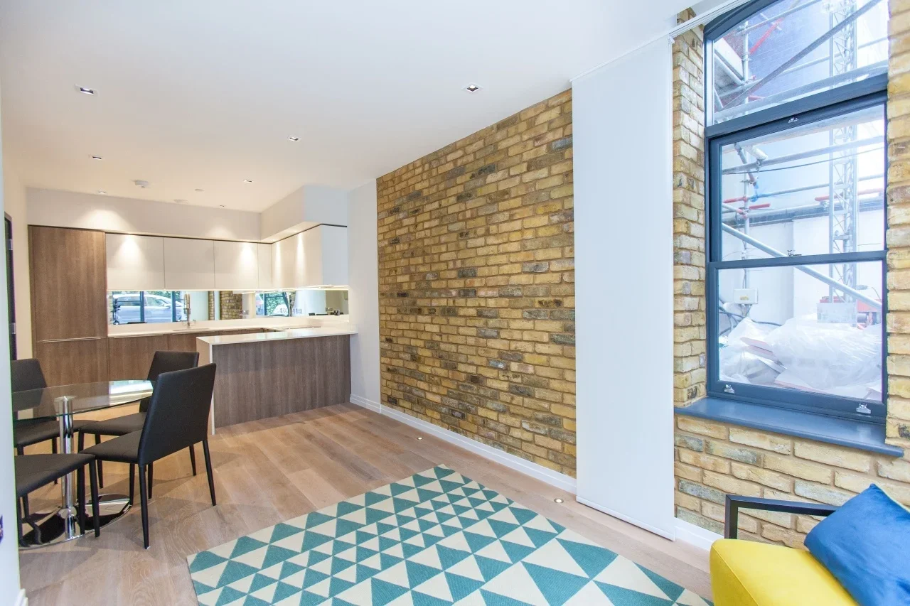 Flat Lawn Lane in Greater London