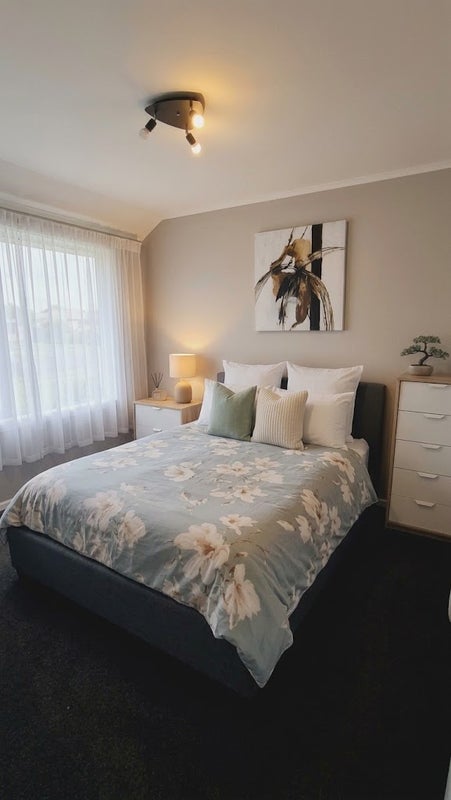 Room Neilston Avenue in Manchester