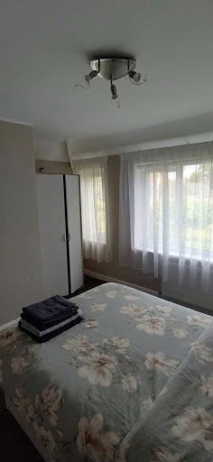 Room Neilston Avenue in Manchester