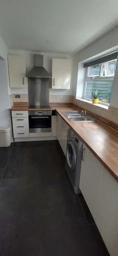 Room Neilston Avenue in Manchester