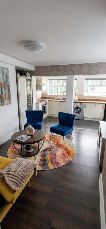 Room Neilston Avenue in Manchester