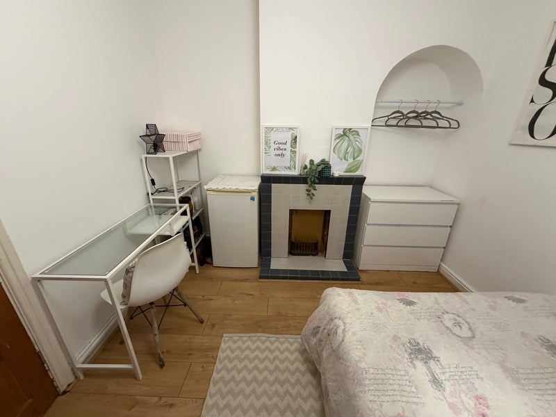 Room Dixon Avenue in Chelmsford