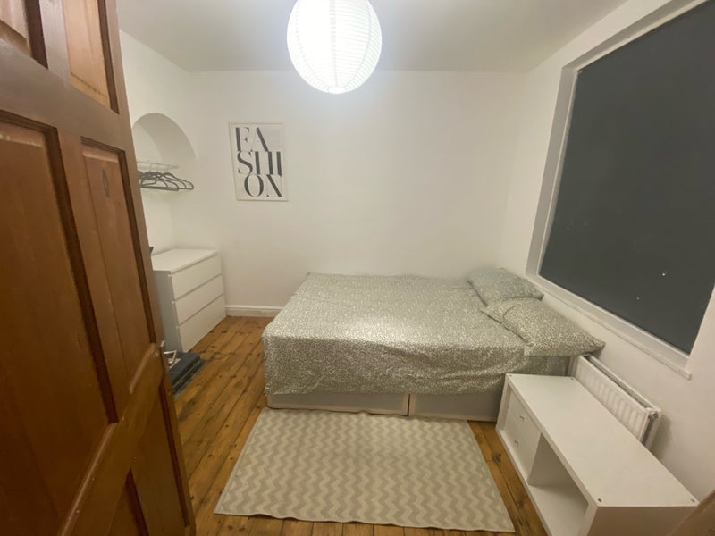 Room Dixon Avenue in Chelmsford