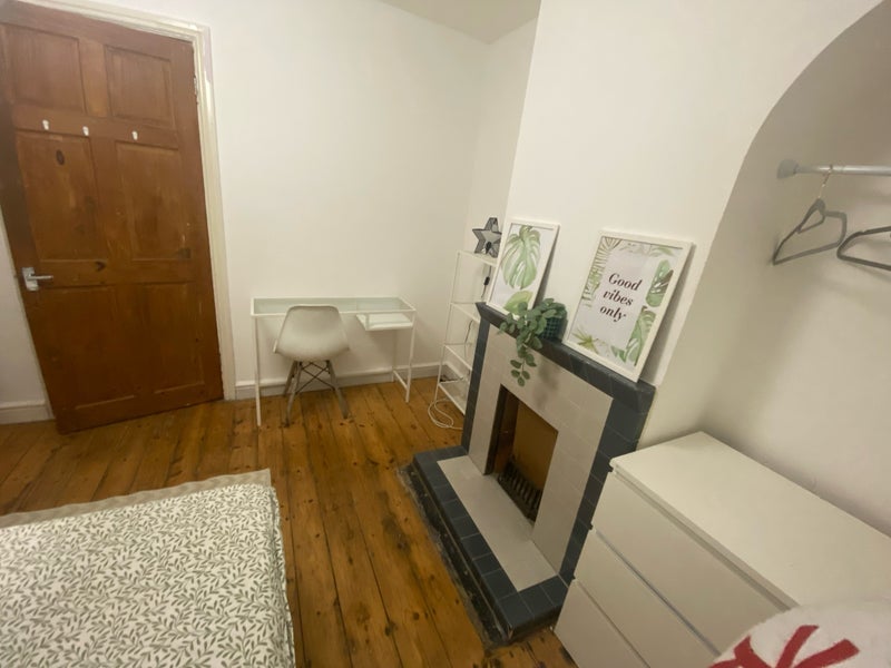 Room Dixon Avenue in Chelmsford