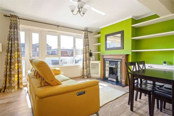 Flat Buxton Street in Greater London
