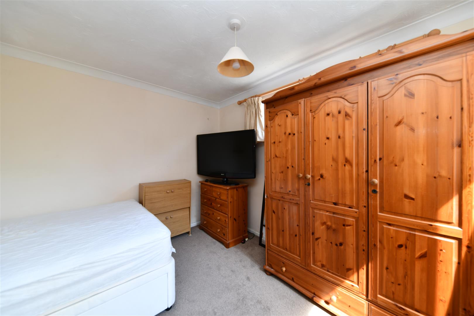 Room Grace Way in Stevenage