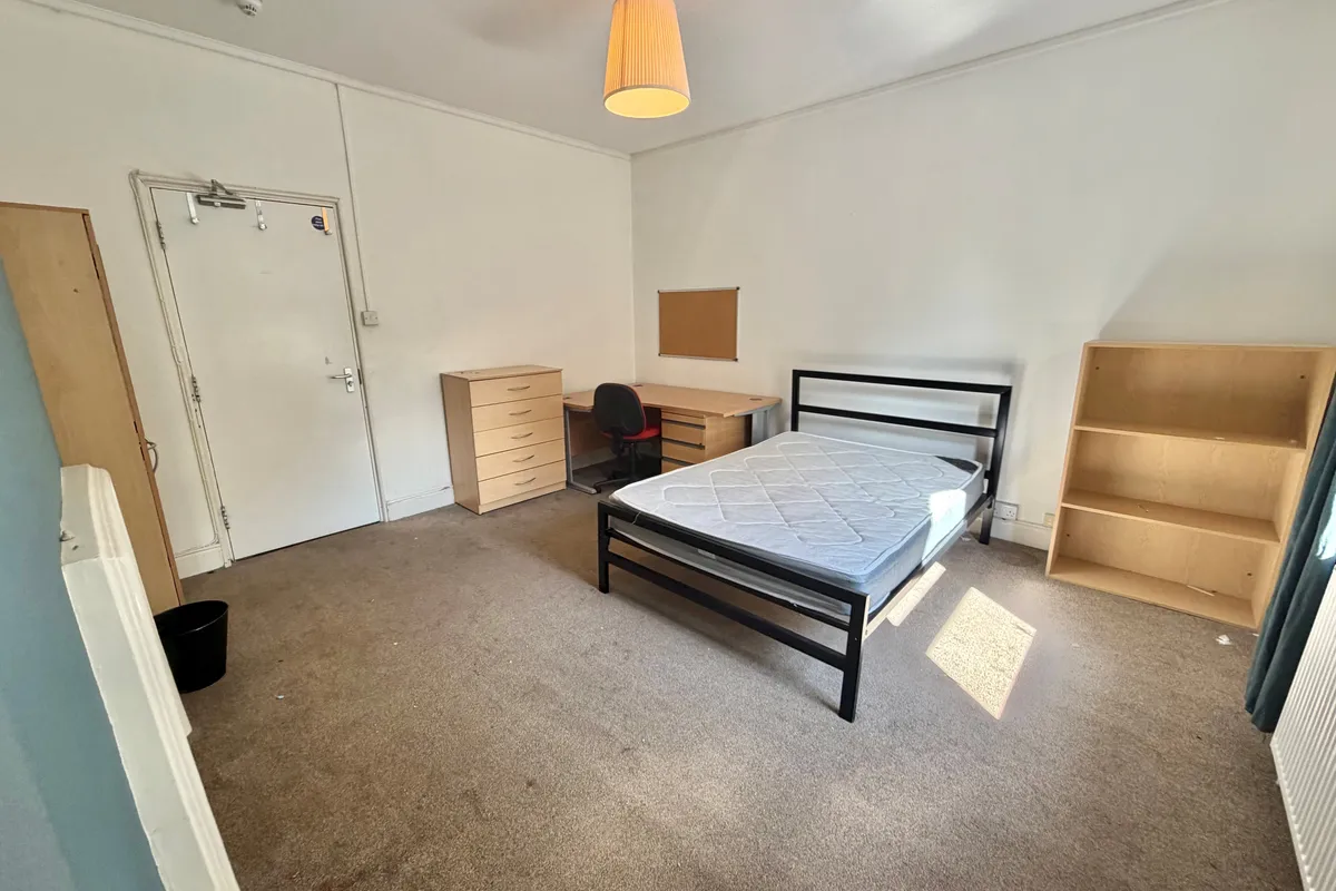 Room Forest Road West in Nottingham