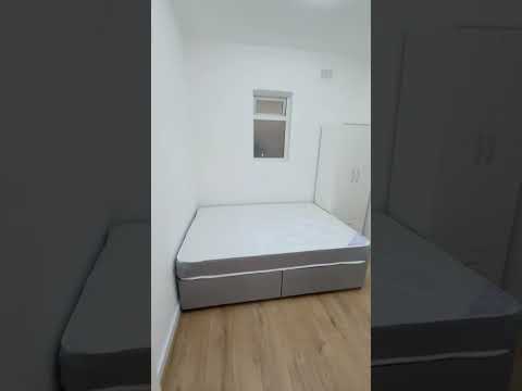 Flat Hendon Lane in Greater London