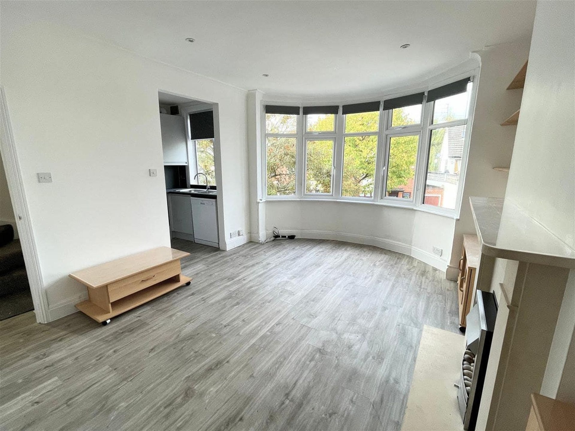 Flat Hutton Grove in Greater London