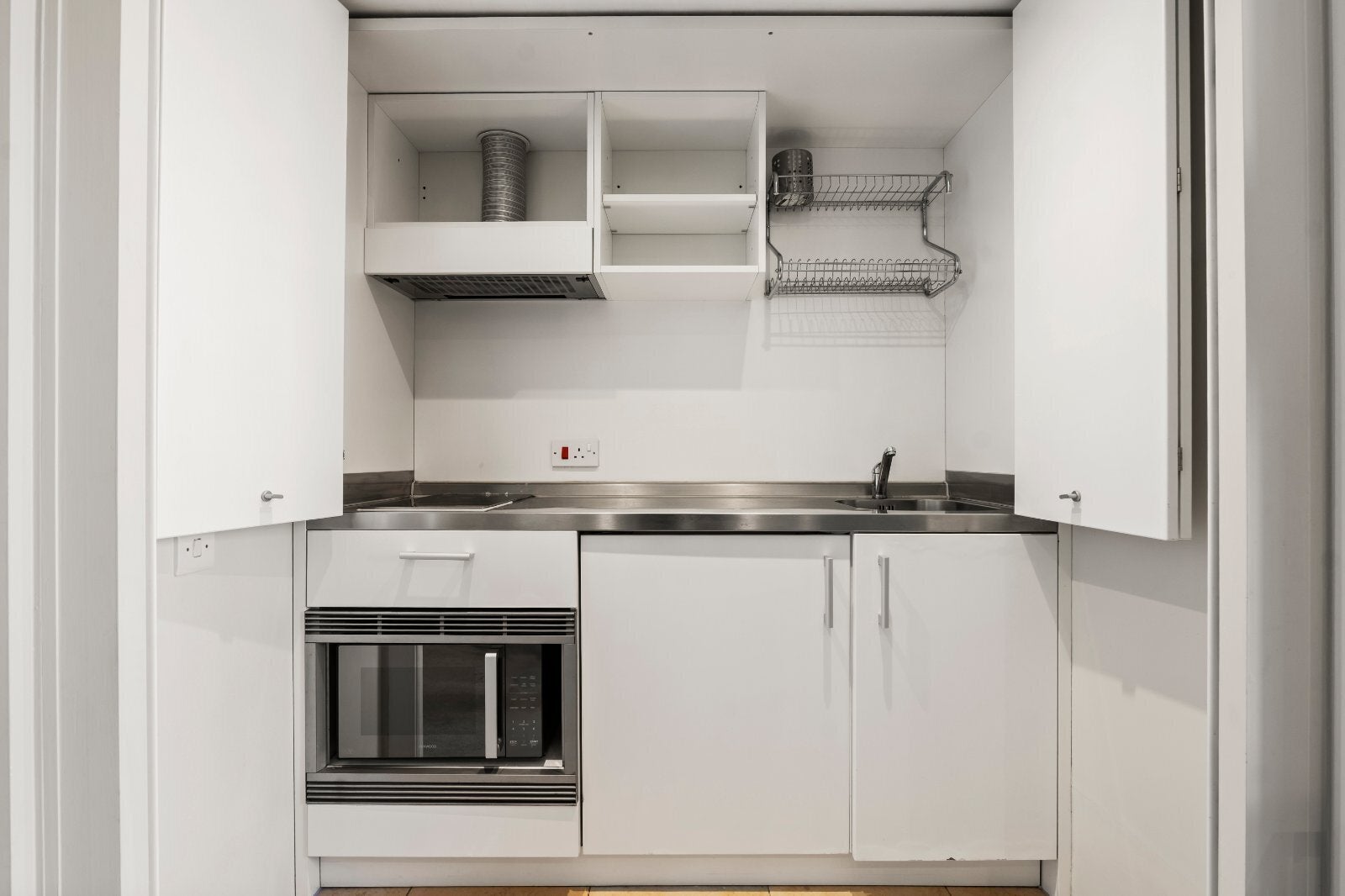 Flat Courtfield Gardens in Greater London