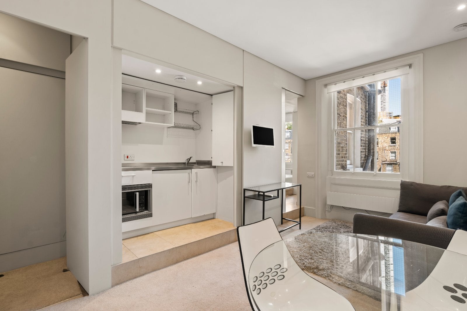 Flat Courtfield Gardens in Greater London
