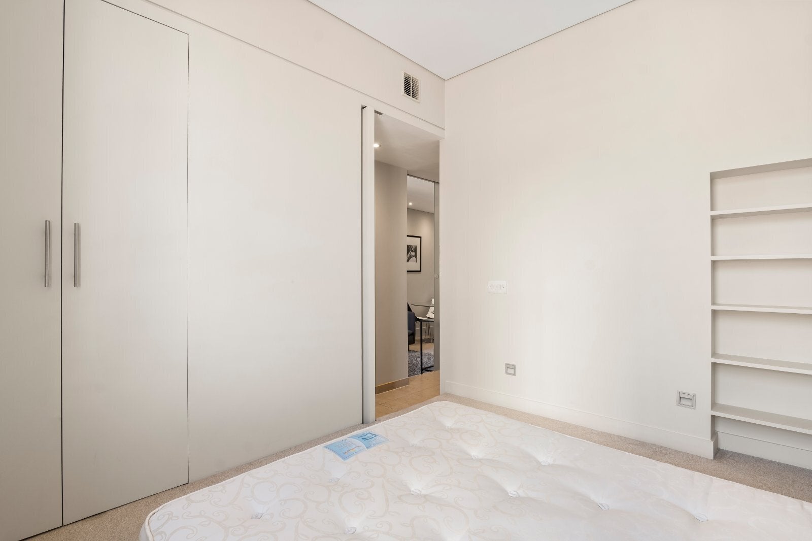 Flat Courtfield Gardens in Greater London