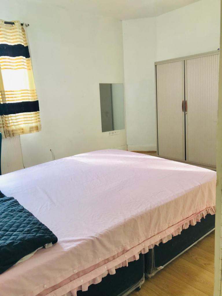 Room Northolt Road in Greater London