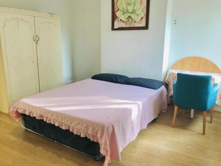 Room Northolt Road in Greater London