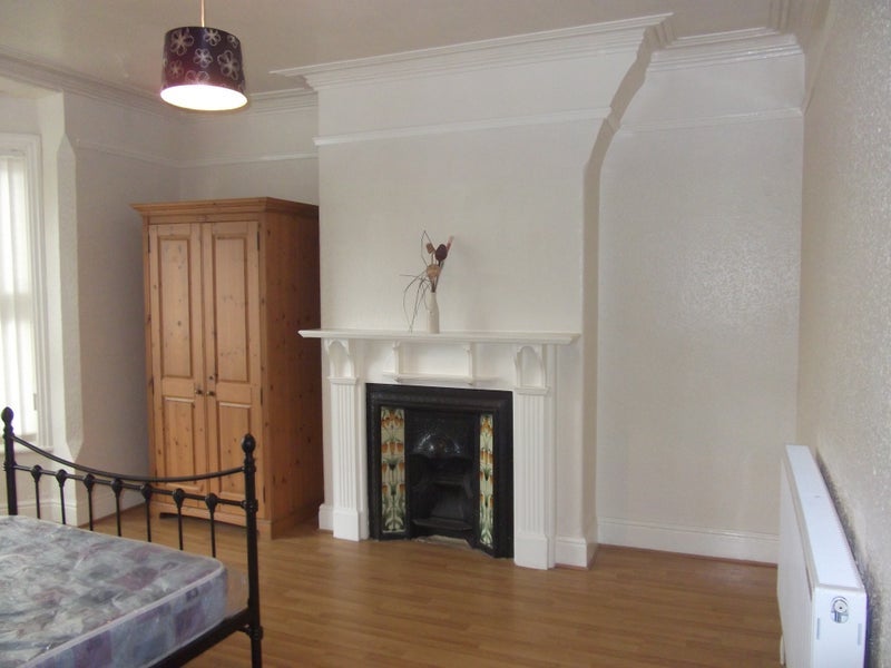 Room Heathfield Road in Liverpool