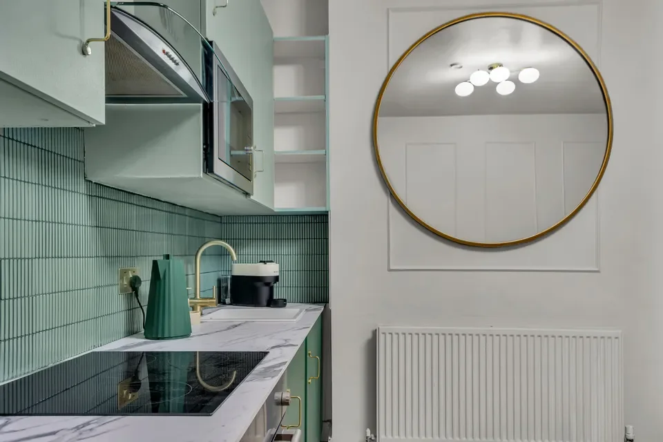 Flat Eardley Crescent in Greater London