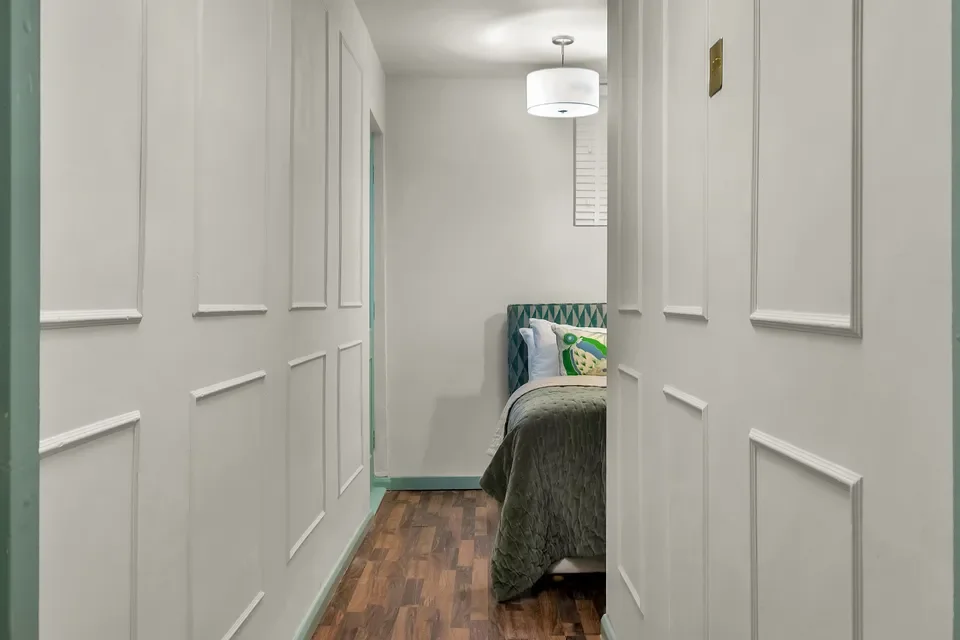 Flat Eardley Crescent in Greater London