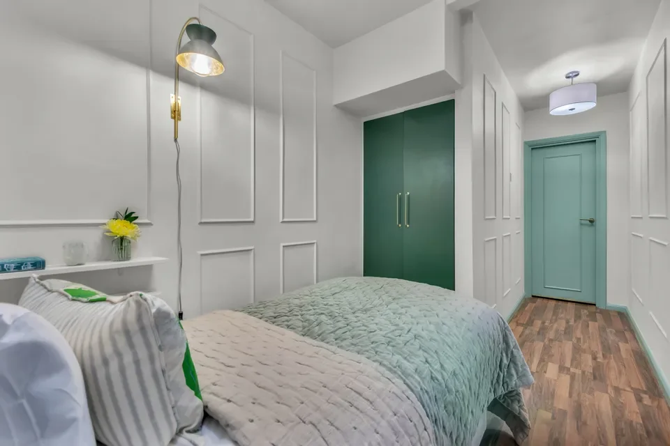 Flat Eardley Crescent in Greater London