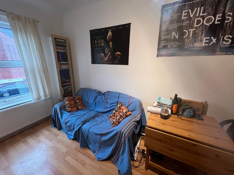Flat Kirkstall Lane in Leeds