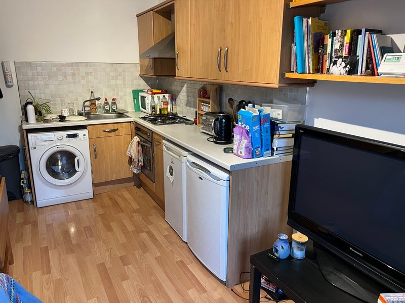 Flat Kirkstall Lane in Leeds