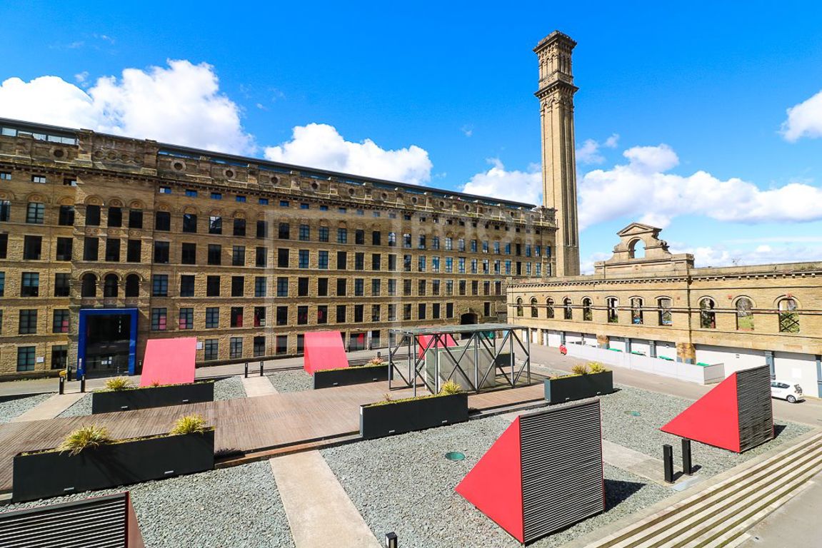Flat Lilycroft Road in Bradford