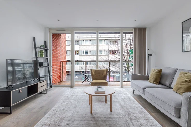 Flat Lever Street in Greater London