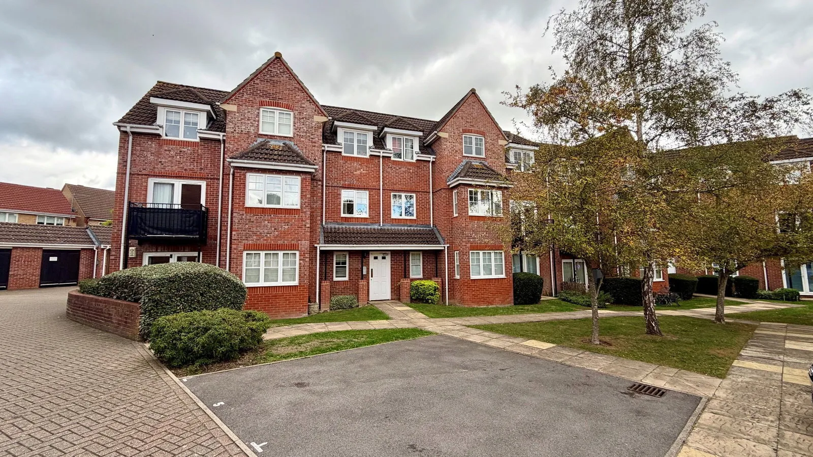 Flat Hawthorne Close in Thatcham