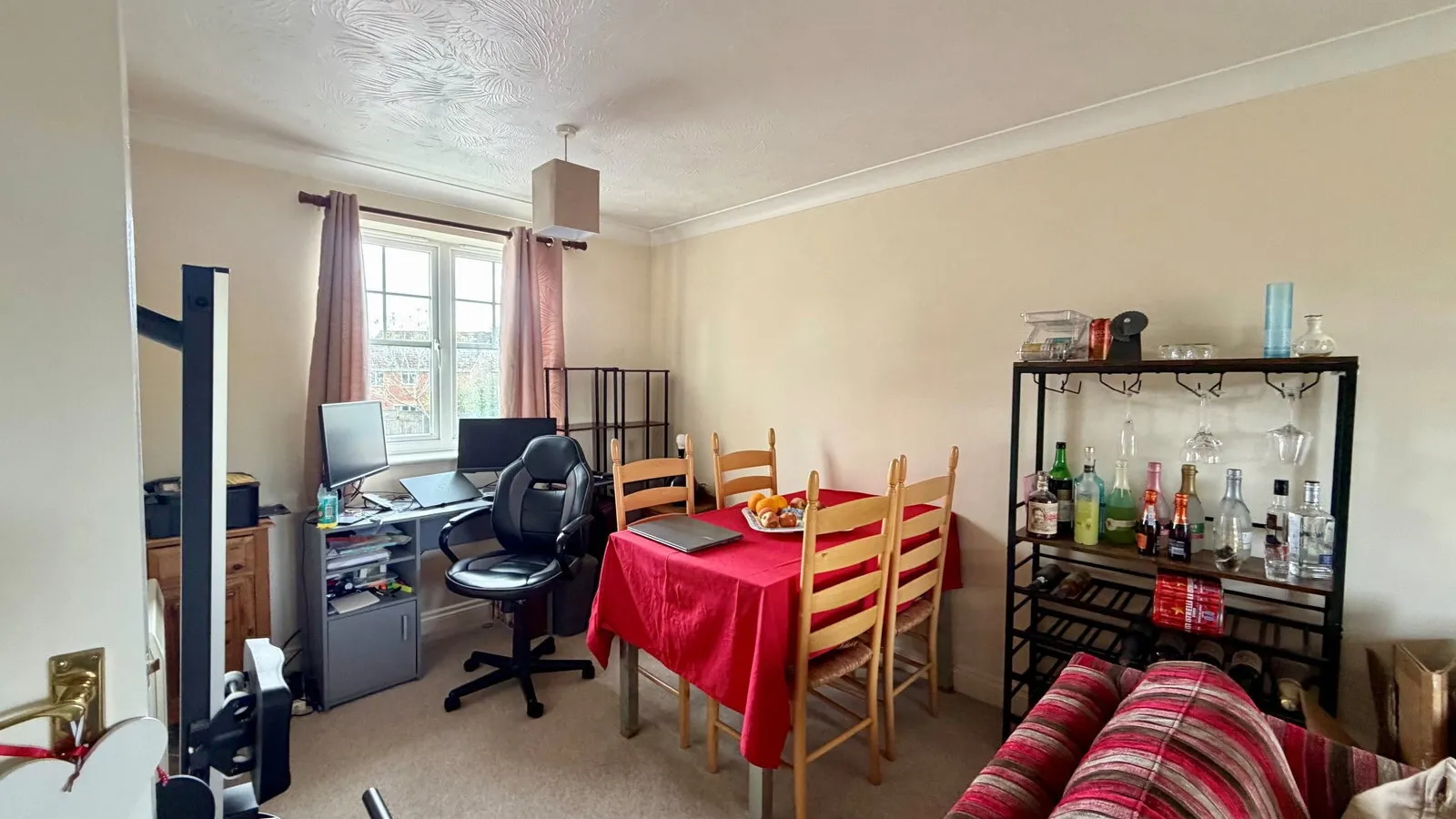 Flat Hawthorne Close in Thatcham