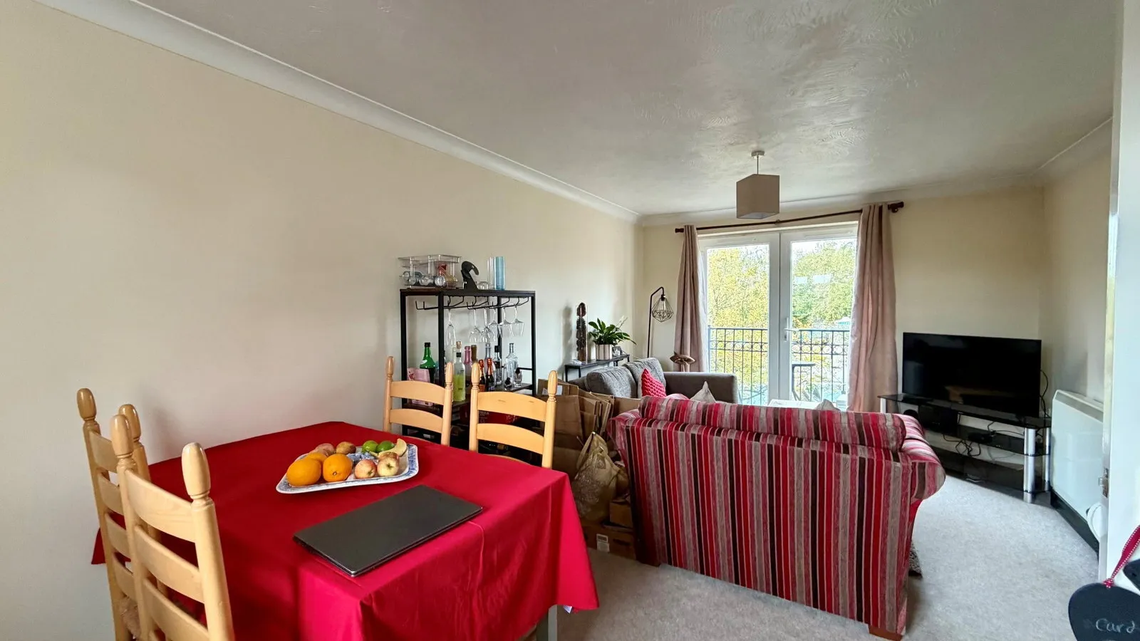 Flat Hawthorne Close in Thatcham