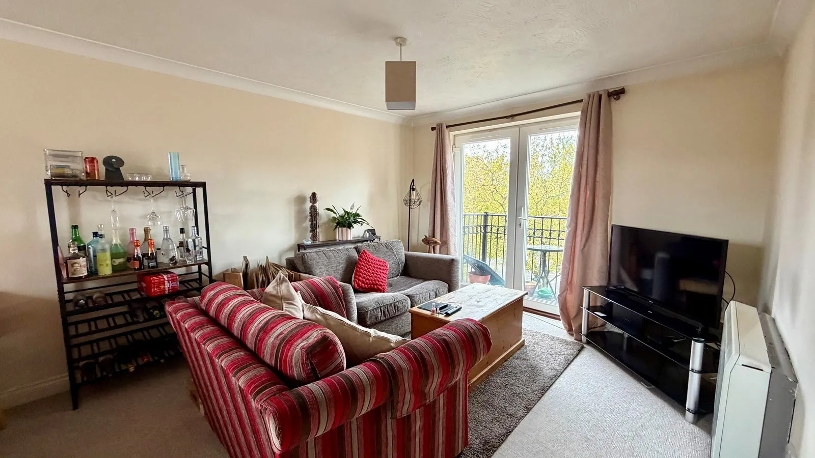 Flat Hawthorne Close in Thatcham