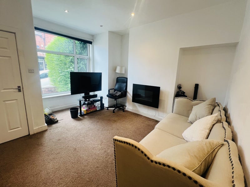 Room Back Norman Mount in Leeds