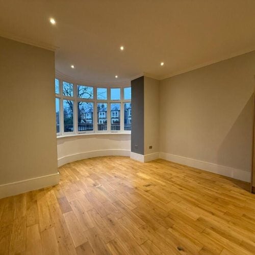 Flat Eaton Rise in Greater London
