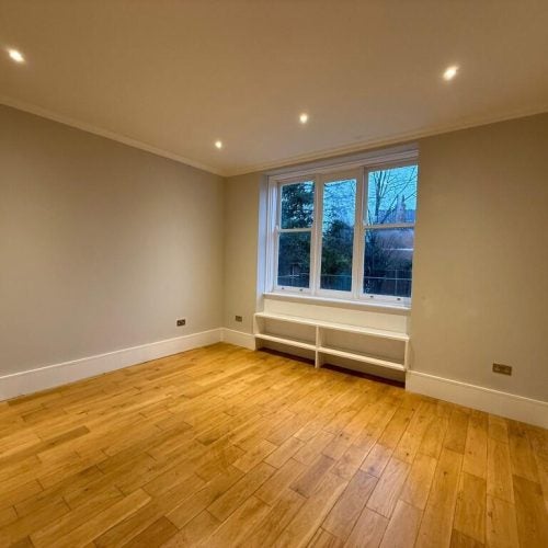 Flat Eaton Rise in Greater London