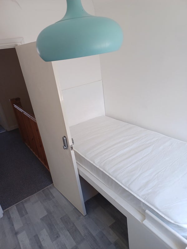 Room Kingscote in Yate