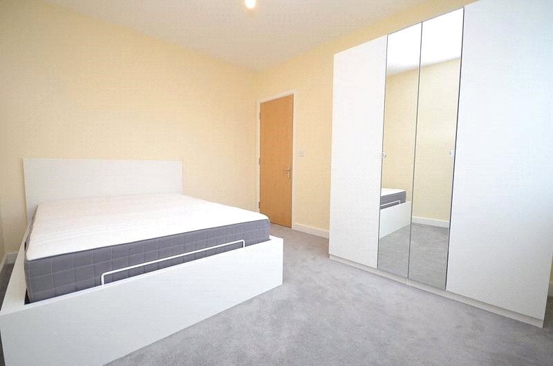 Flat Chigwell Road in Greater London